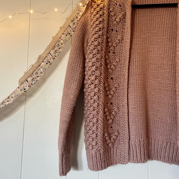 Dusty rose hand-knit cardigan - Picture 5 of 6